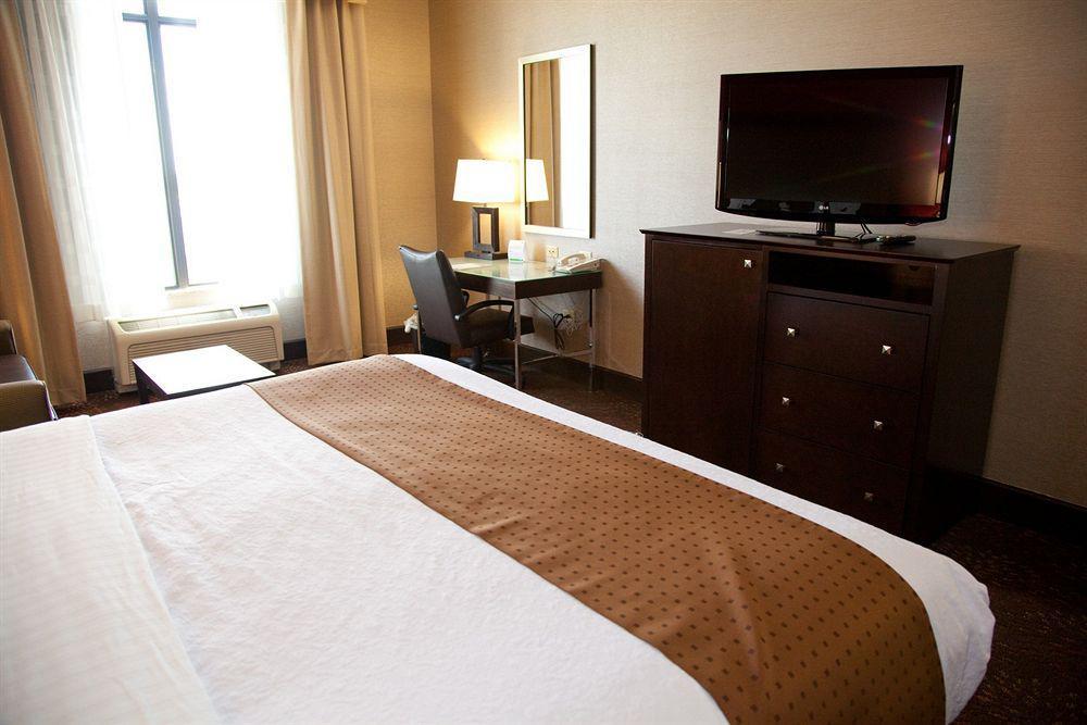 Holiday & Chicago Northwest - By Ihg Hotel 3*