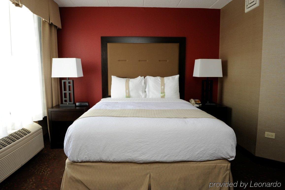 Holiday & Chicago Northwest - By Ihg Hotel